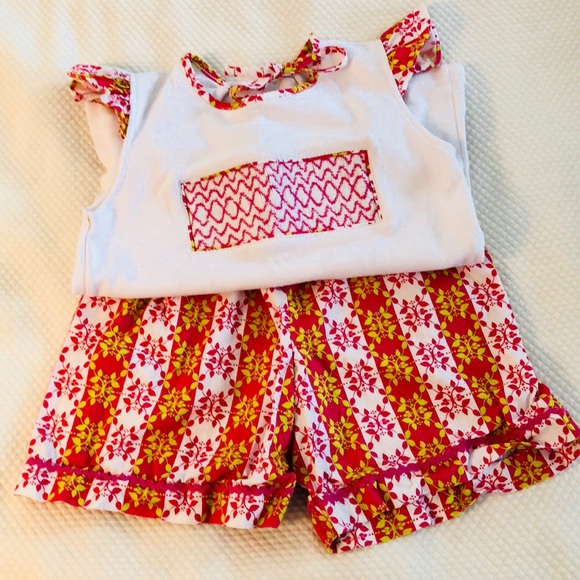 silly goose Other - Cute smocked short set